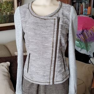 Hinge Lightweight Jacket, has side pocket with zippers and colour folds down